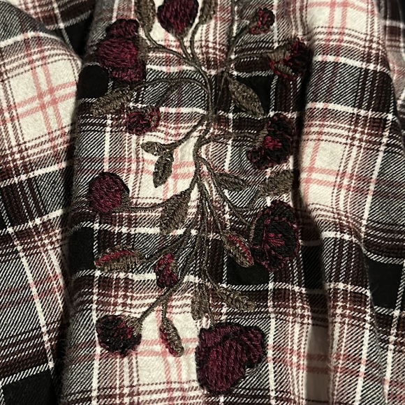 Embroidered-sleeves lightweight flannel button shirt (1X) from terra & sky EUC! - Picture 3 of 11